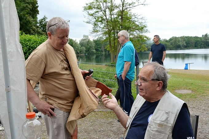 Jarda s přírůstkem do sbírky – oblek Siebe Gormann s Frantou, který prohlásil že naše zahraničně obchodní bilance je pasivní. Více jsme koupili, než prodali. © 2016 Jaroslav Klepal, HDS CZ