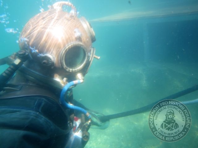 Jedno podvodní foto potápěče. © 2016 HDS CZ