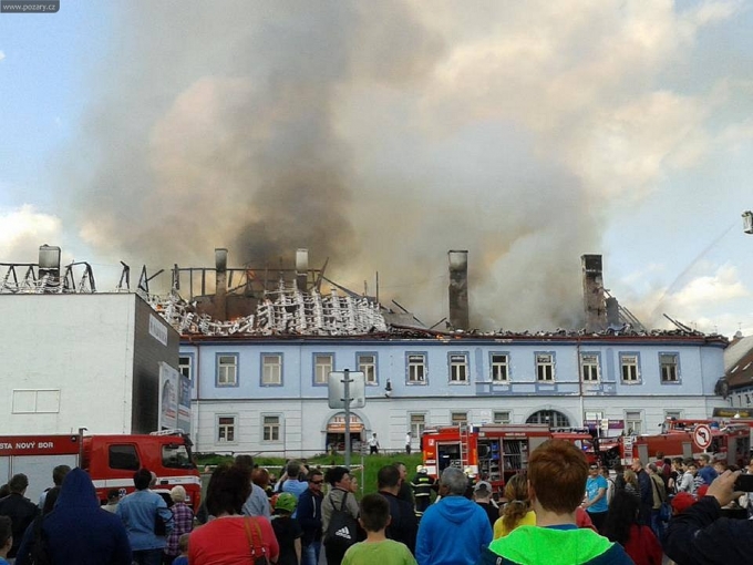 Požár budovy 13.5.2015 Foto: Daniel Rösler & Tomáš Knobloch